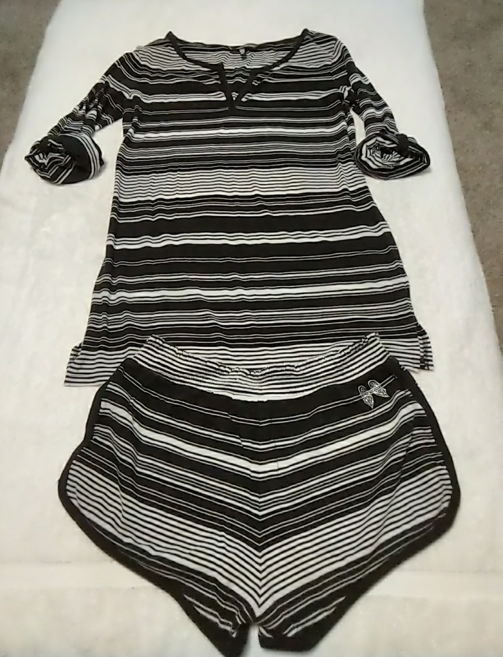 VTG Victoria's Secret Supermodel Essentials Angel Wings Pajama Set